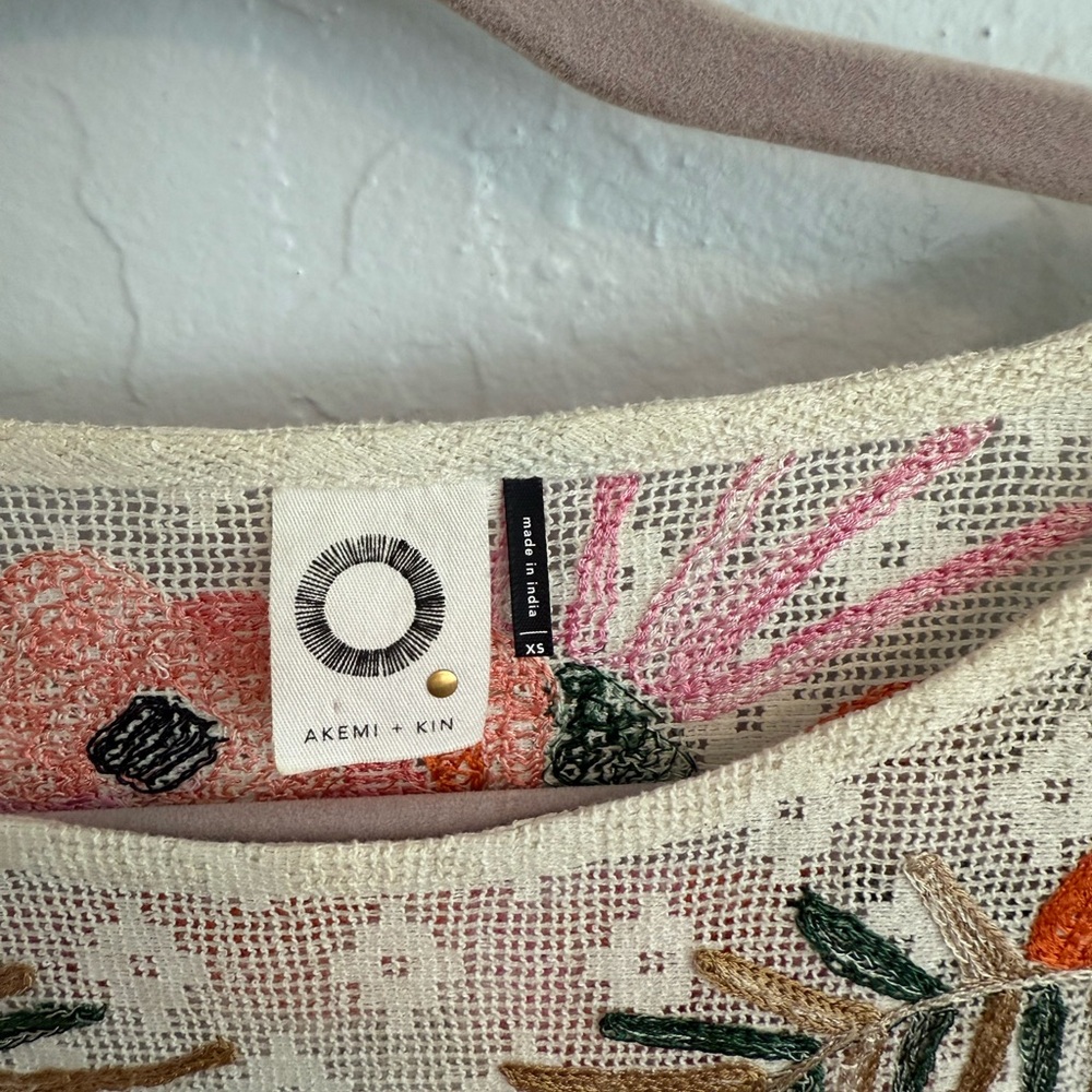 Akemi + Kin Crochet top - Picture 2 of 2